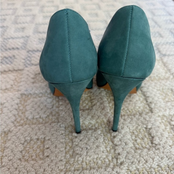 BADGLEY MISCHKA Ginnie teal leather heels & feathers size US 6 party wedding - Picture 3 of 7